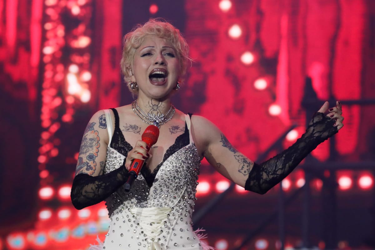 Bailarines denuncian: “No nos pagaron en el video de Mon Laferte y Nathy Peluso” Post feature image